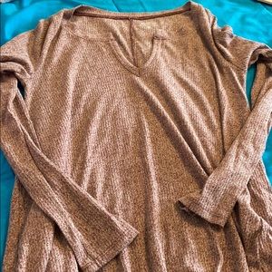 Hollistet maroon tee shirt